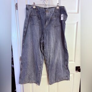 Women’s NWT baggy wide leg high rise jean